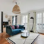 Appartement Spacieux Avec Balcon Au Coeur De Paris