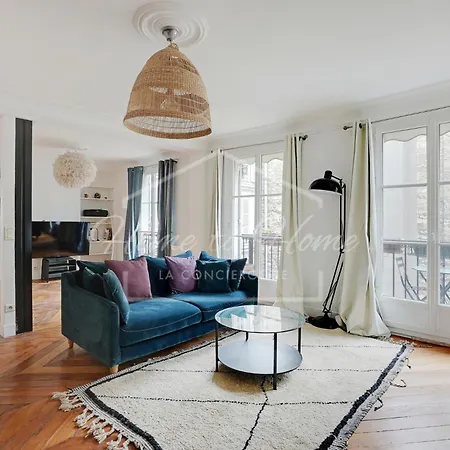 Spacieux Avec Balcon Au Coeur De Appartamento *